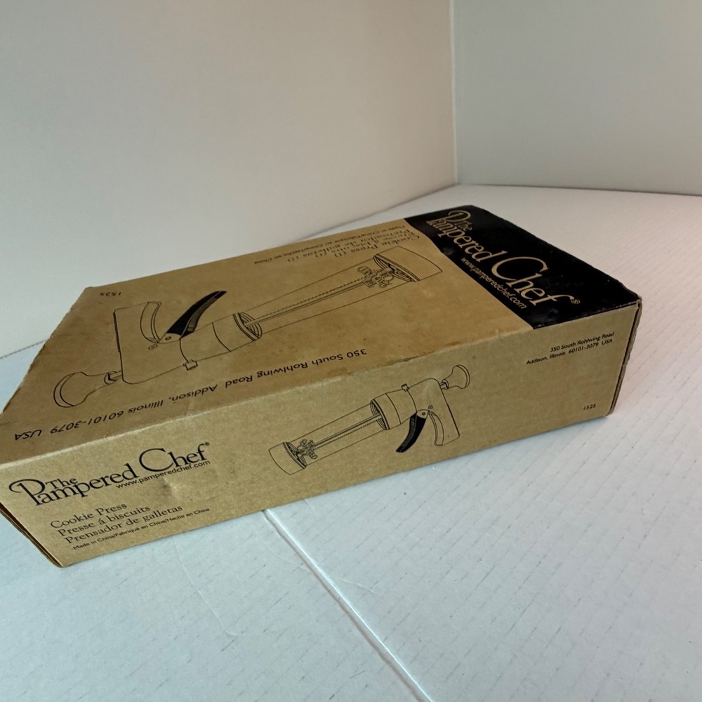 The Pampered Chef Cookie Press #1525 Complete In Box, Including Set Of 16 Molds - Picture 4 of 13